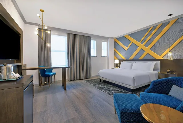 غرفة قياسية بسرير كينج، Le Meridien St Louis Downtown 1/8