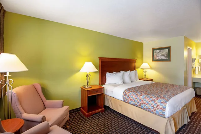 غرفة بسرير كينج لذوي الإعاقة، Rodeway Inn Gunnison - Crested Butte 3/3