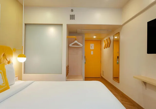 Junior Suite, Bloom Hub - WEH Andheri 2/2