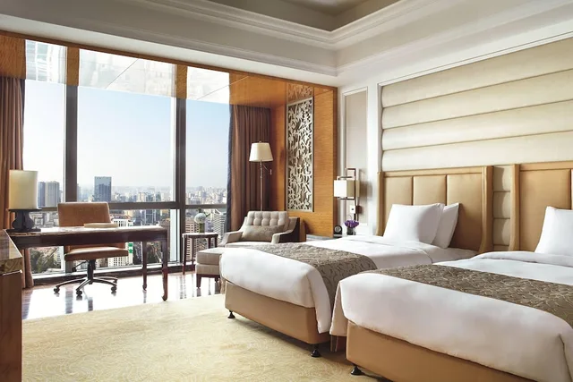 غرفة بسريرين مزدوجين بإطلالة على المدينة، Ritz Carlton Chengdu 1/8