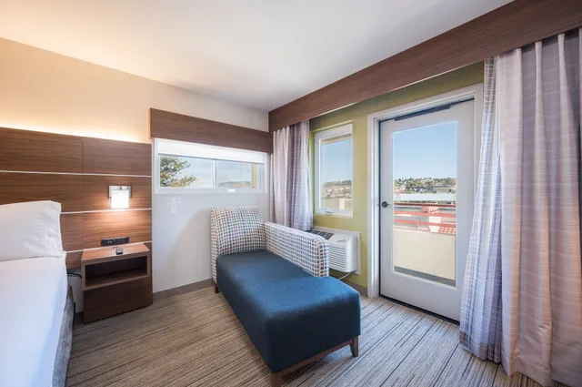 غرفة بسرير كينج لذوي الإعاقة، Holiday Inn Express Grover Beach 1/2