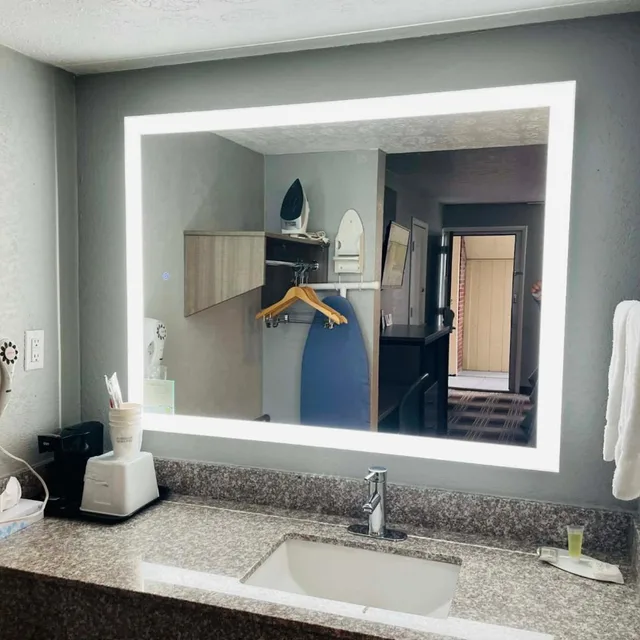 جناح ديلوكس بسرير كوين بجاكوزي، Travelodge by Wyndham Sellersburg / Louisville North 5/9