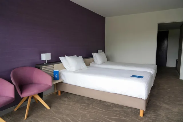 غرفة بسريرين منفصلين بإطلالة على المدينة، Thalazur Antibes - Hotel & Spa 2/6