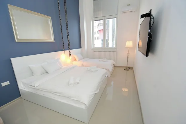 Deluxe, 1 Queen and 1 Single Bed, City View, Sofa, Maxela Apartments 1/6