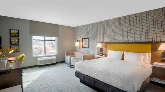 Standard, King Bed, Hampton Inn Riverside Downtown Ca 2/3