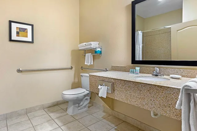 غرفة بسريرين كوين بحوض استحمام لذوي الإعاقة، Best Western Franklin Town Center Hotel & Suites 3/4