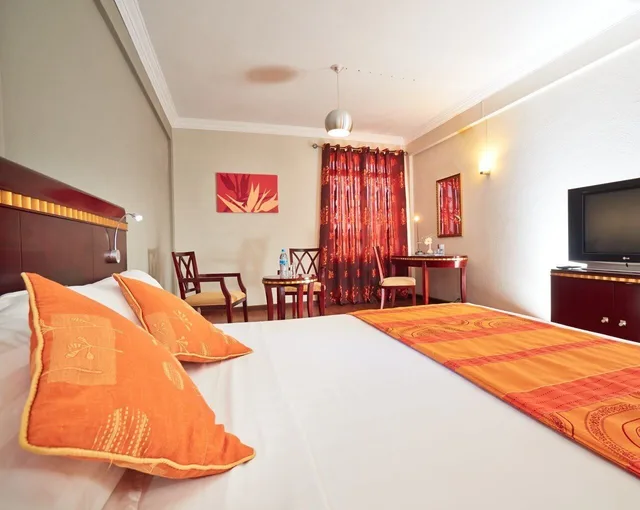 غرفة سوبيريور بسرير كينج وسرير فردي، Gold Crest Hotel 3/7
