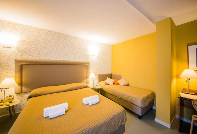 غرفة بسرير كوين، ATHENAEUM 7/10