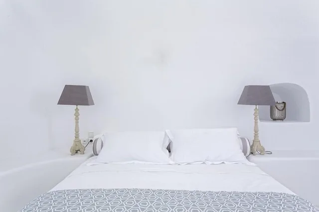فيلا ديلوكس بسريرين منفصلين وسريرين كوين بإطلالة على البحر بـ5 غرف نوم بمسبح خاص، Kamini Santorini Luxury Villas 3/4