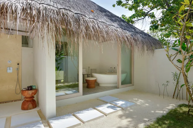 RETREAT BEACH POOL VILLA-Transfer Included، Six Senses Kanuhura 1/3