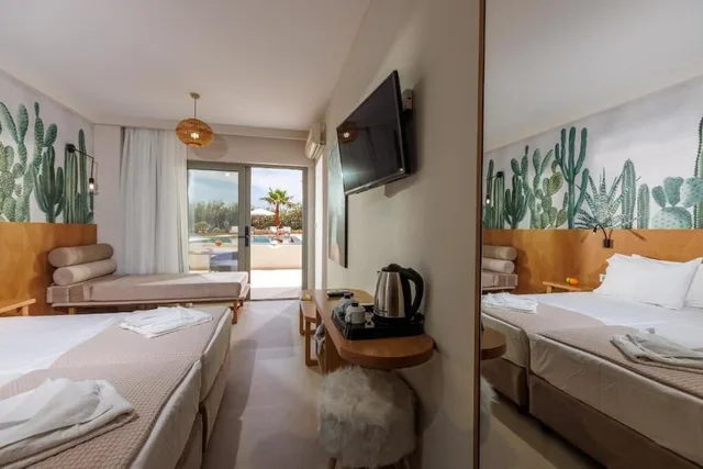 غرفة سوبيريور بسرير مزدوج بإطلالة على المسبح مع أريكة، Malia Bay Beach Hotel And Bungalows 8/10