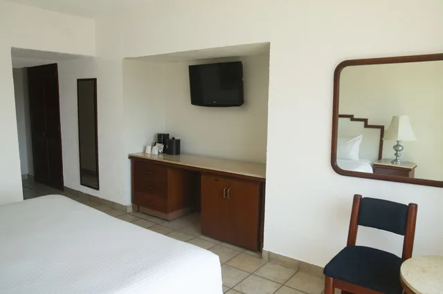 غرفة سوبيريور بسرير كينج بإطلالة على الجبل، Emporio Ixtapa 2/4