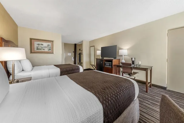 غرفة قياسية بسريرين مزدوجين بشرفة، Best Western Plus North Miami Bal Harbour 9/10