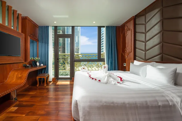 جناح بسرير كينج بشرفة، Monalisa Luxury Hotel 1/1