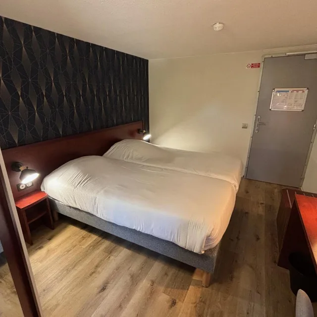 غرفة بسريرين منفصلين، KYRIAD BORDEAUX - LORMONT 1/10