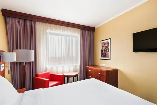جناح جونيور بسرير كينج مع أريكة في طابق مرتفع، Courtyard By Marriott Prague City 3/5