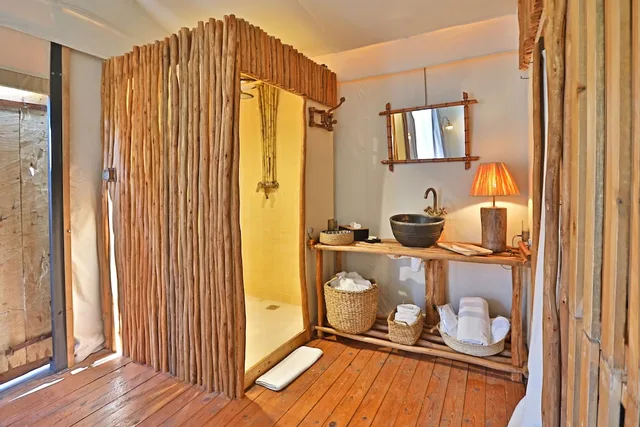 Lodge, Queen Bed، Domaine des Remparts Hotel and Spa 3/3
