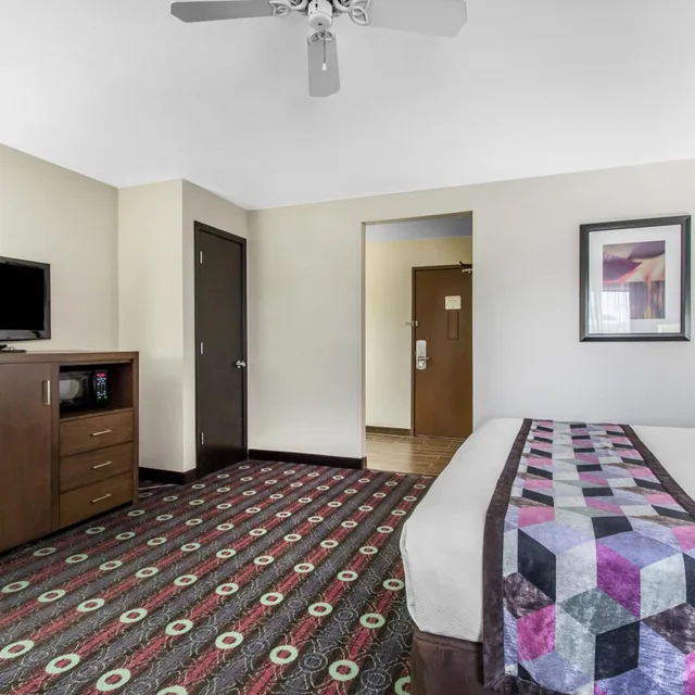 Suite, King Bed, Sofa, Comfort Inn Tulsa Midtown 6/6