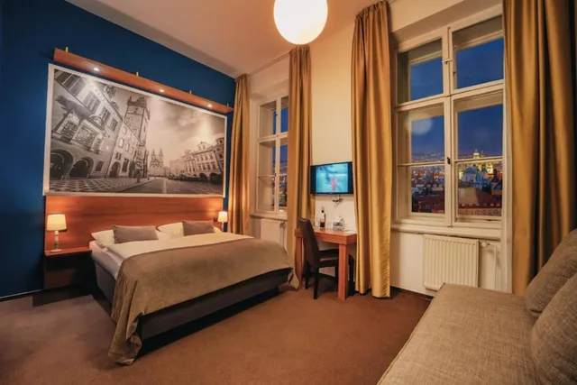غرفة سوبيريور بسرير كوين، Metropolitan Old Town Hotel 3/6