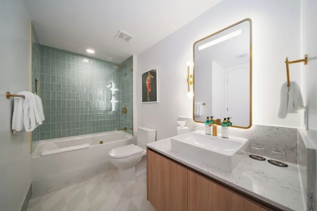 Skyline, Residence, Studio, King Bed, Balcony, Kitchen، Gale Miami Hotel and Residences 2/2
