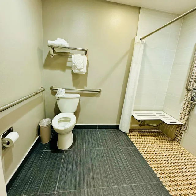 جناح، Rodeway Inn Martinez, CA 2/4