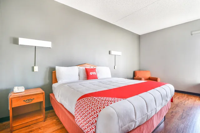 غرفة بريميوم بسرير كينج، OYO Townhouse Inn Jacksonville near Little Rock Air Force Base 4/6