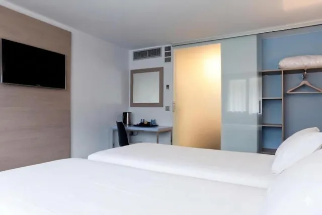 غرفة قياسية بسريرين منفصلين، KYRIAD LYON SUD - SAINTE FOY 9/10