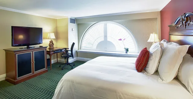 Deluxe, King Bed, Bourbon Orleans 2/4