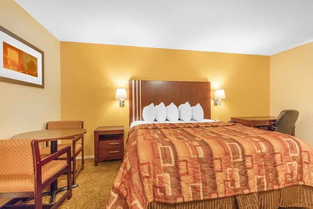 غرفة قياسية بسرير كينج، Motel6 Little Rock, AR - Airport 4/10