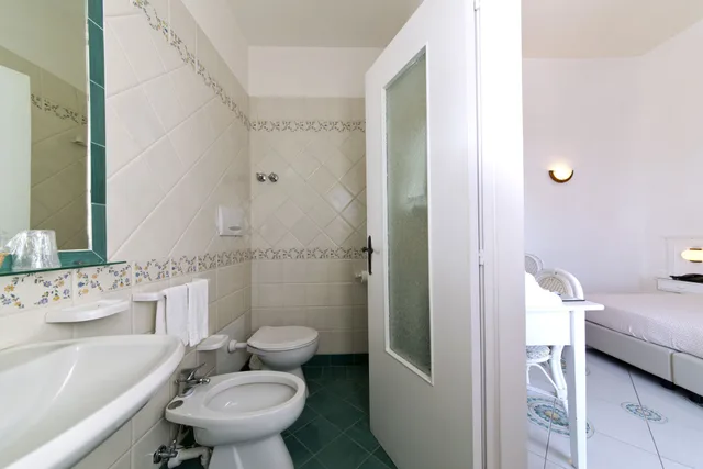 غرفة بسرير مزدوج بإطلالة على البحر، Hotel Villa Melodie - Adults Only 8/10