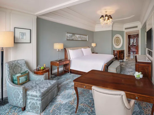 غرفة ديلوكس بسرير كينج بإطلالة، Waldorf Astoria Shanghai On the Bund 2/2