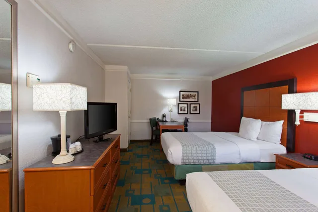 غرفة بسريرين مزدوجين، La Quinta Inn by Wyndham Costa Mesa / Newport Beach 3/10