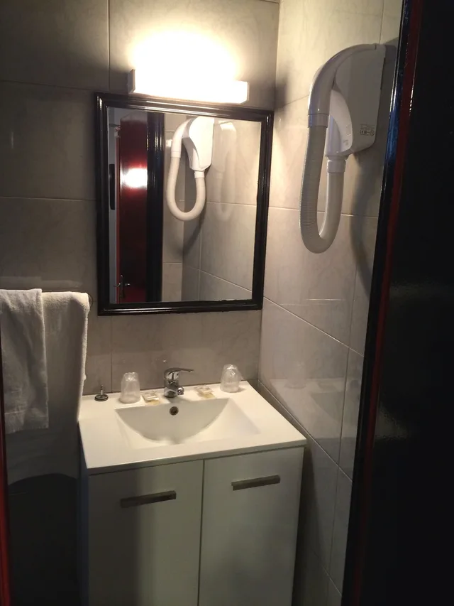غرفة بسريرين منفصلين، Hipotel Paris Voltaire Bastille 8/10