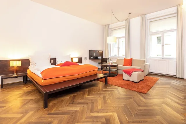 Queen Bed, Sofa, Xl، Hollmann Beletage Design and Boutique 2/10