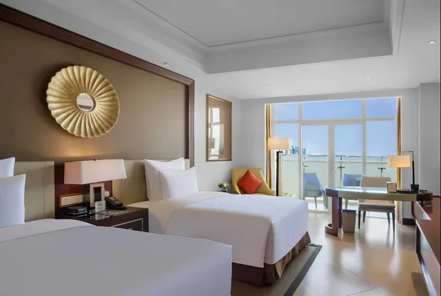 غرفة ديلوكس بسريرين منفصلين بإطلالة على النهر بشرفة، Pullman Haikou 1/2
