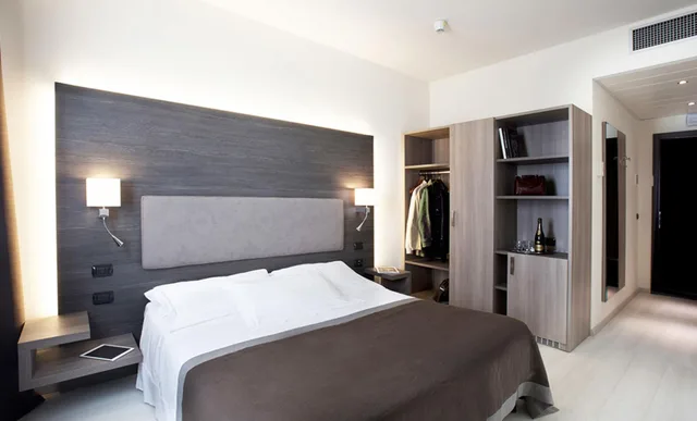 Superior, Queen Bed, Partial Lake View، Hotel Giardino 4/6