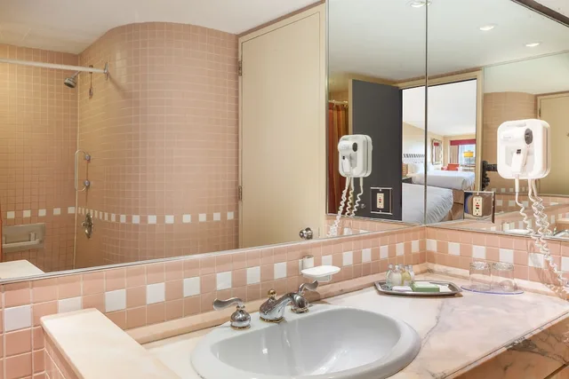 جناح جونيور بسريرين مزدوجين، Le Concorde Hotel 5/6