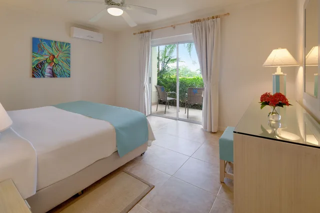 جناح كلاسيكي بسريرين منفصلين وسريرين كينج بـ3 غرف نوم، Beach View Hotel 1/5