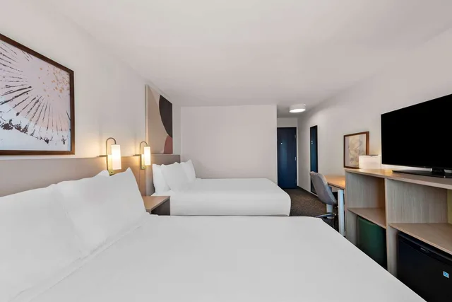 غرفة بسريرين كوين، Spark by Hilton Norfolk 1/7