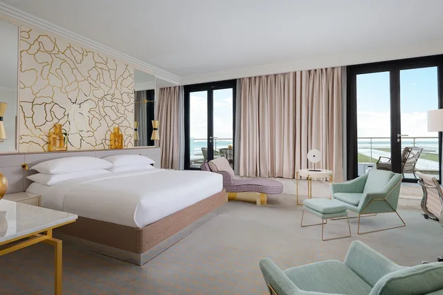 جناح بسرير كينج بإطلالة على البحر بشرفة بغرفة نوم واحدة للمدخنين، Marriot Baku Boulevard Hotel 4/8