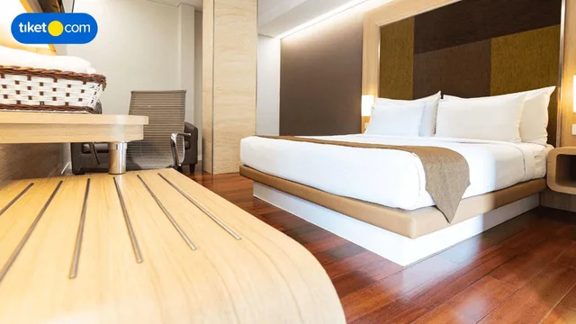 غرفة ديلوكس بسرير كينج، Grand Citihub Hotel at Panakkukang 1/4