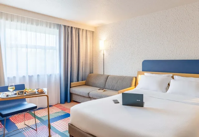 غرفة كومفورت بسرير كوين مع أريكة، B&B Hotel Lyon Nord 4 Stars 5/10