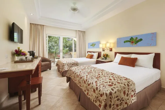 غرفة عائلية بإطلالة على المسبح، Tamarindo Diria Beach Resort 1/3
