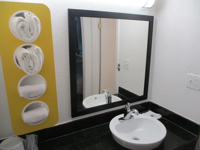 1 King Bed - Suite, Non-Smoking, Micfridge، Motel6 Chattanooga, TN - Airport 3/3