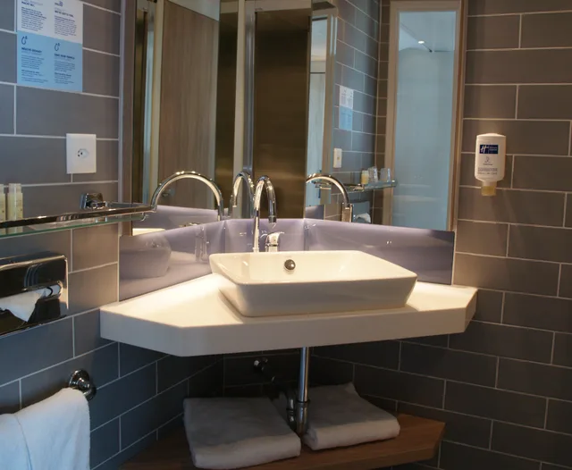 غرفة قياسية بسرير مزدوج، HOLIDAY INN EXPRESS ZURICH AIRPORT 7/7