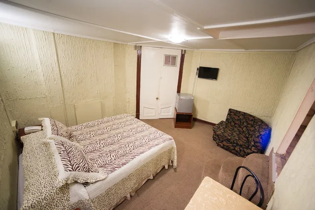 غرفة قياسية مفردة بسرير مزدوج، Si Hotel 1/2