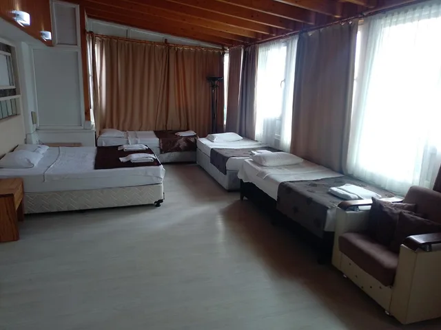 غرفة رباعية، Behram Hotel 2/4