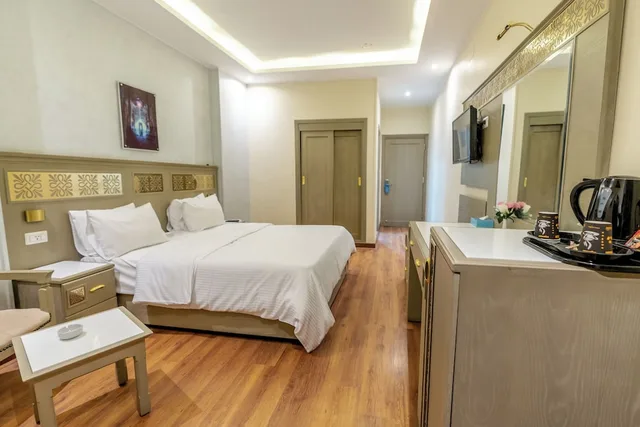 غرفة قياسية بسريرين منفصلين بإطلالة على النهر، Lotus Hotel 2/2