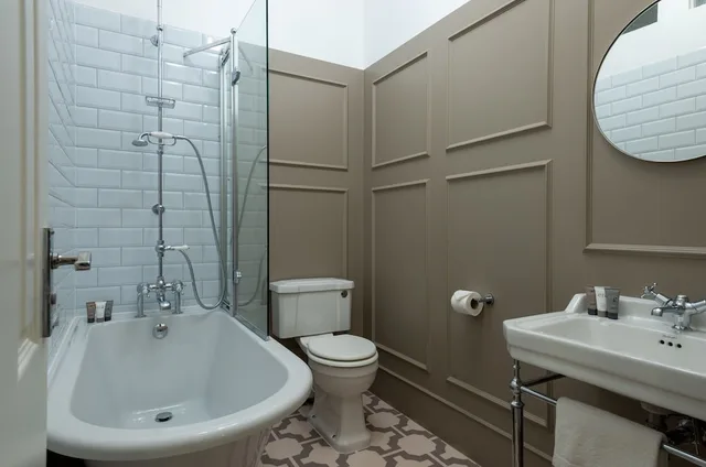 غرفة عائلية بسرير كوين مع أريكة، The Burlington Hotel 2/2