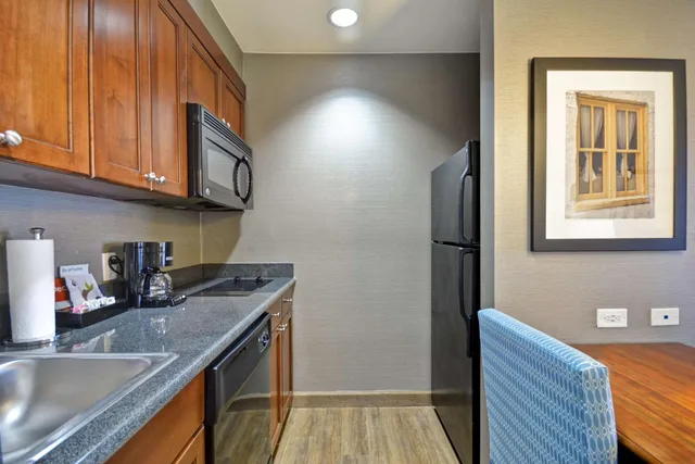 غرفة بسرير كينج مع أريكة لذوي الإعاقة، Homewood Suites Wilmington Mayfaire 4/4